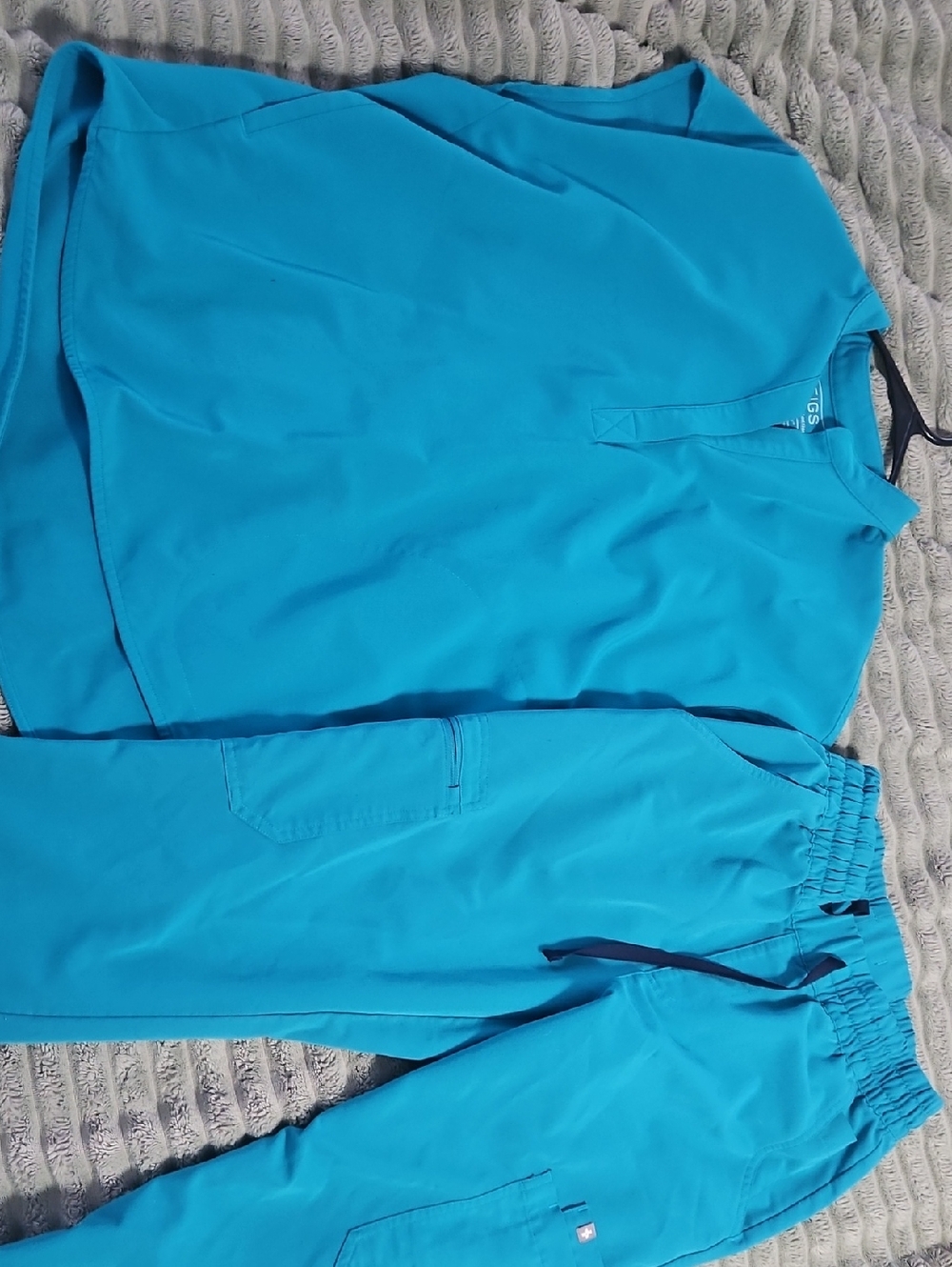 3 Figs Technical Collection Scrub Tops And 1 Bottom In Teal